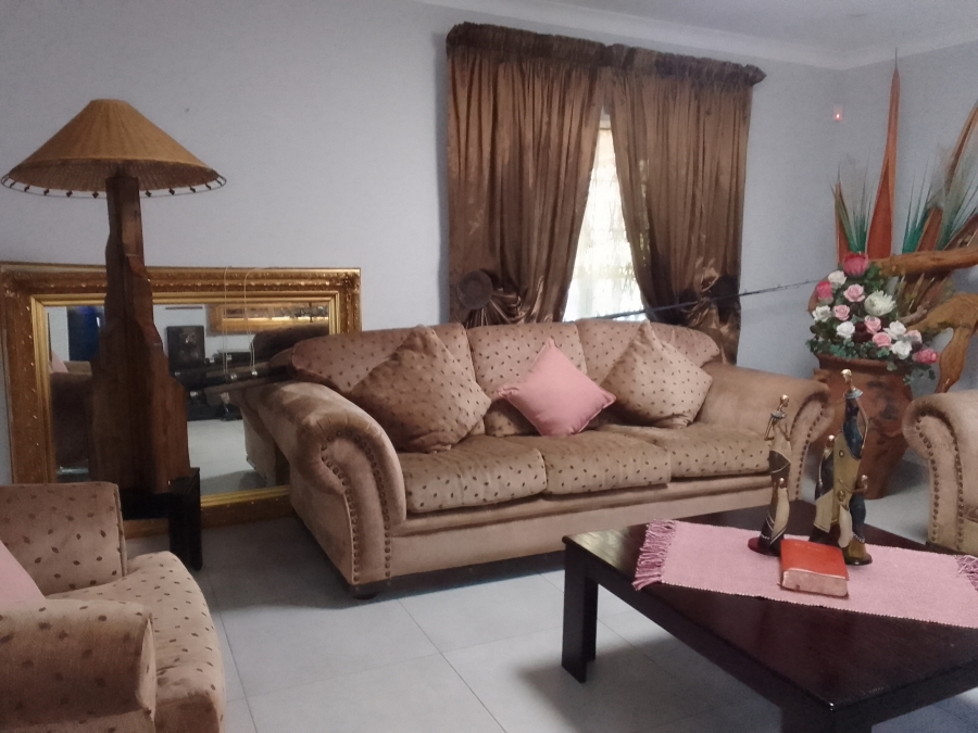 5 Bedroom Property for Sale in Geelhoutpark North West